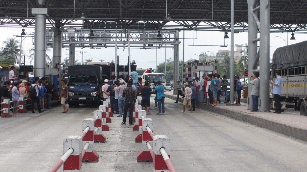 Thủ tướng cho rằng, hiện các bộ ngành vẫn chưa có giải pháp tổng thể để giải quyết triệt để các bất cập tại các trạm BOT, chưa có phương án giải quyết dứt điểm các kiến nghị của người dân, doanh nghiệp liên quan đến vị trí đặt trạm.