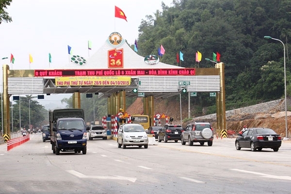 Để hoàn vốn cho dự án, nhà đầu tư đặt trạm thu phí trên Quốc lộ 6 (Km 42+730) và thu phí từ ngày 20/10/2015.