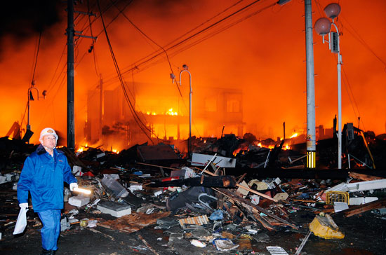 Cảnh đổ nát sau động đất ở thành phố Iwaki - Ảnh: Boston.