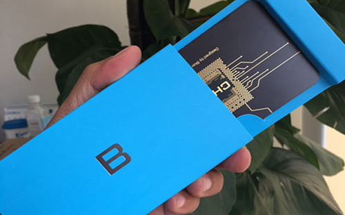 Tấm thư mời ra mắt Bphone 2 của Bkav được thiết kế khá cầu kì và đặc biệt.