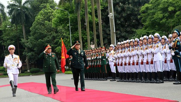 Lễ đón Bộ trưởng Quốc phòng Trung Quốc Ngụy Phượng Hòa chiều 27/5 tại trụ sở Bộ Quốc phòng.