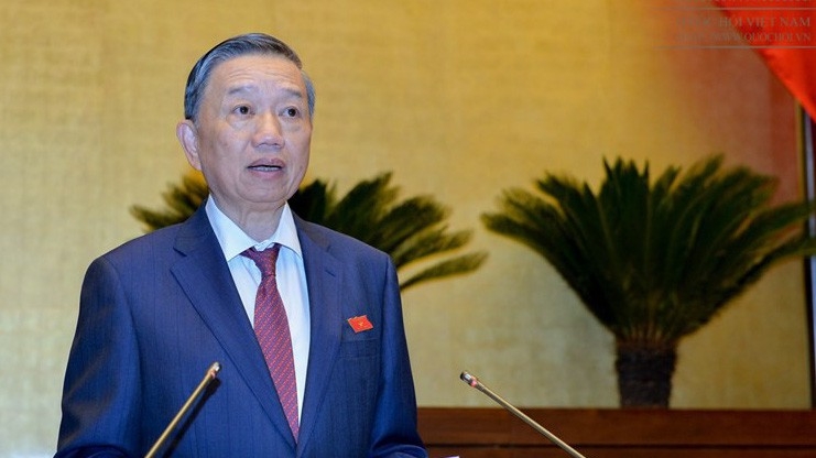 Bộ trưởng Bộ Công an Tô Lâm trình bày báo cáo trước Quốc hội.