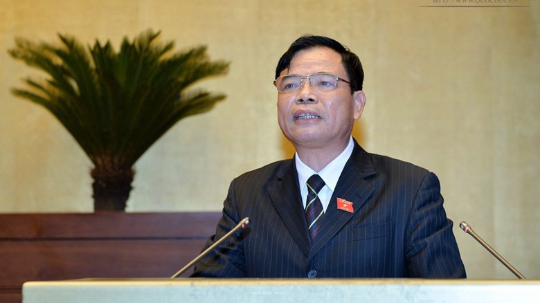 Bộ trưởng Bộ Nông nghiệp và phát triển nông thôn Nguyễn Xuân Cường thừa uỷ quyền Thủ tướng trình Quốc hội dự án Luật Chăn nuôi.