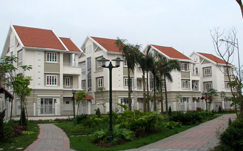 Khu biệt thự, liền kề BT1 Đặng Xá đang trong quá trình hoàn thiện để bàn giao nhà vào cuối năm 2013.<br>