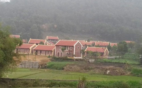 Hàng chuc căn biệt thự tại Ba Vì đã được đưa vào sử dụng 3 - 4 năm nay.<br>