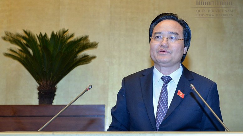 Bộ trưởng Bộ Giáo dục và đào tao Phùng Xuân Nhạ trình Quốc hội dự án Luật Sửa đổi, bổ sung một số điều của Luật Giáo dục .