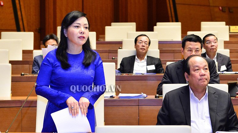 Bộ trưởng Bộ Y tế Nguyễn Thị Kim Tiến tại nghị trường.