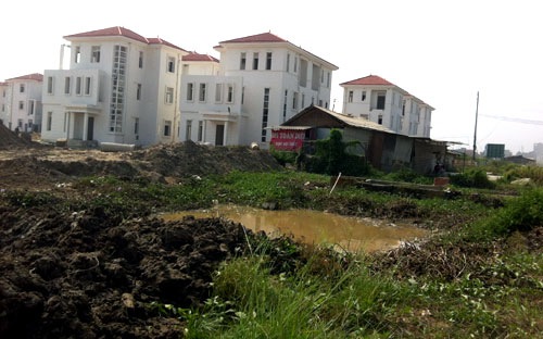 Giá chào bán thứ cấp trung bình cao nhất của biệt thự, liền kề ở quận 
Cầu Giấy, theo sau là Tây Hồ, Từ Liêm và Hoàng Mai, dao động từ 81 - 160
 triệu đồng/m2, cho biệt thự và từ 119 - 162 triệu đồng/m2 cho liền kề - Ảnh minh họa.<br>