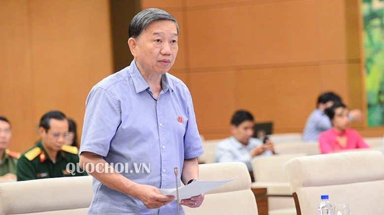 Bộ trưởng Bộ Công an Tô Lâm trình bày báo cáo.