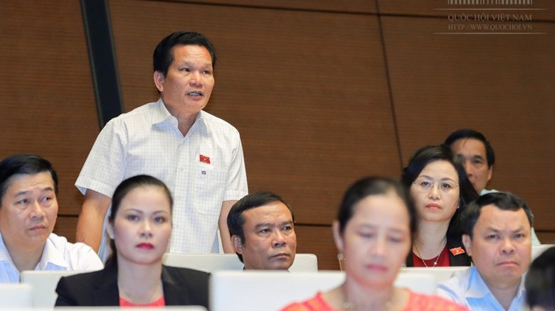 Đại biểu Bùi Sỹ Lợi chất vấn Phó thủ tướng Vương Đình Huệ về cải cách tiền lương 