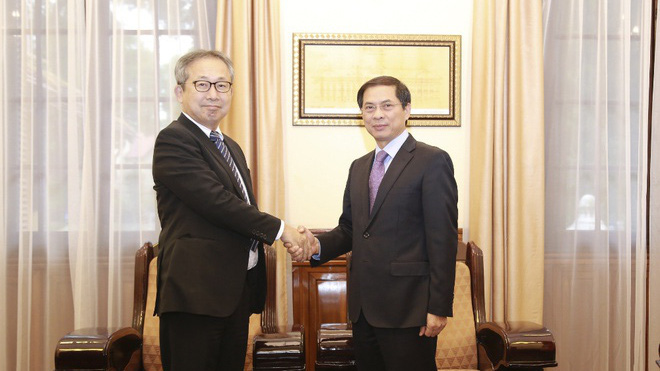 Thứ trưởng Bộ Ngoại giao Bùi Thanh Sơn và Đại sứ Nhật Bản Yamada Takio tại cuộc gặp chiều 29/10 - Ảnh: BNG