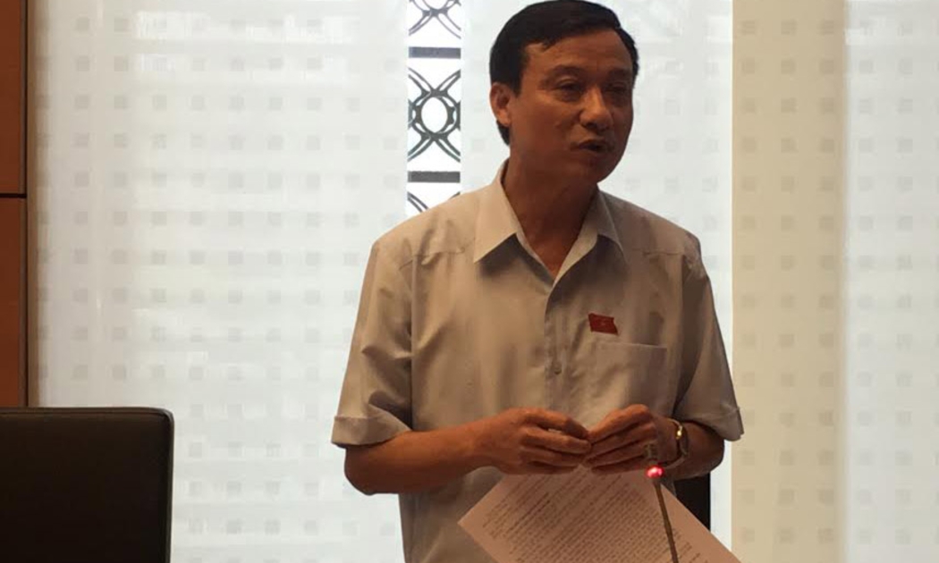 Đại biểu Bùi Văn Xuyền phát biểu tại tổ.