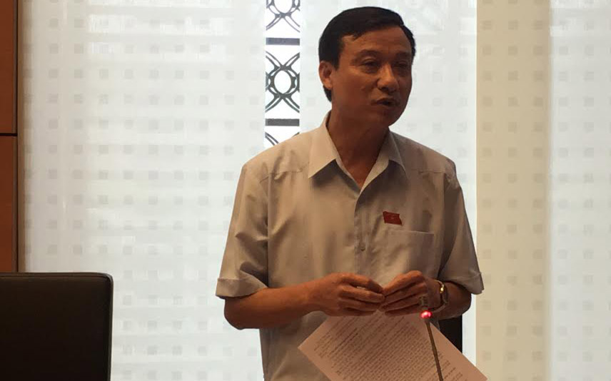 Đại biểu Bùi Văn Xuyền phát biểu tại tổ.