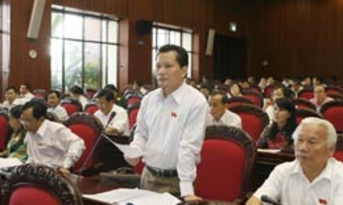 Giảm chi cho tập đoàn, tăng chi cho hải đảo