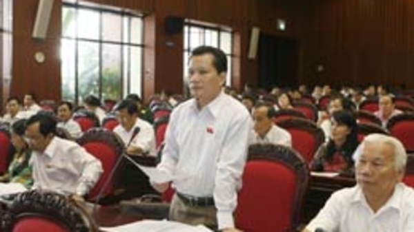 Giảm chi cho tập đoàn, tăng chi cho hải đảo