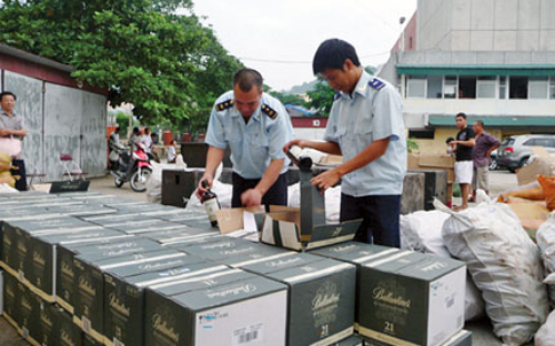 Cá nhân thuộc các cơ quan chống buôn lậu cũng có thể được thưởng tối đa 10 tháng lương nếu có thành tích trong chống buôn lậu.