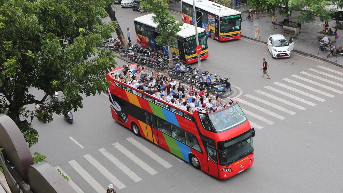 Hà Nội thí điểm buýt 2 tầng trước Tết Nguyên đán 2018.