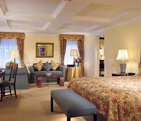 Người dùng GenaRes có thể truy cập thẳng vào hệ thống quản lý đặt phòng trung tâm để cung cấp thông tin giá phòng khách sạn thực tế.