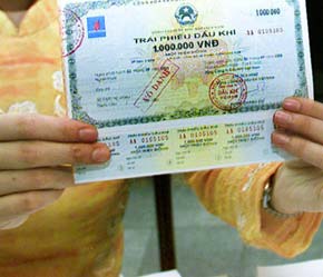 "Chúng tôi dự đoán việc phát hành trái phiếu từ Việt Nam sẽ tăng trong năm 2007, khi việc tiếp tục tăng trưởng kinh tế sẽ làm nảy sinh nhu cầu về các nguồn vốn mới" - Ảnh: Việt Tuấn.
