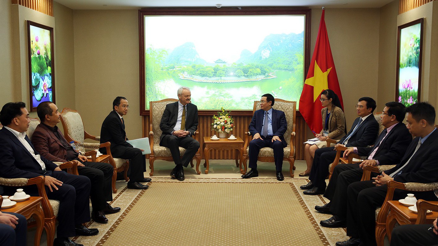 Phó thủ tướng Vương Đình Huệ tiếp đoàn công tác của Tập đoàn Talanx AG, chiều 19/4.