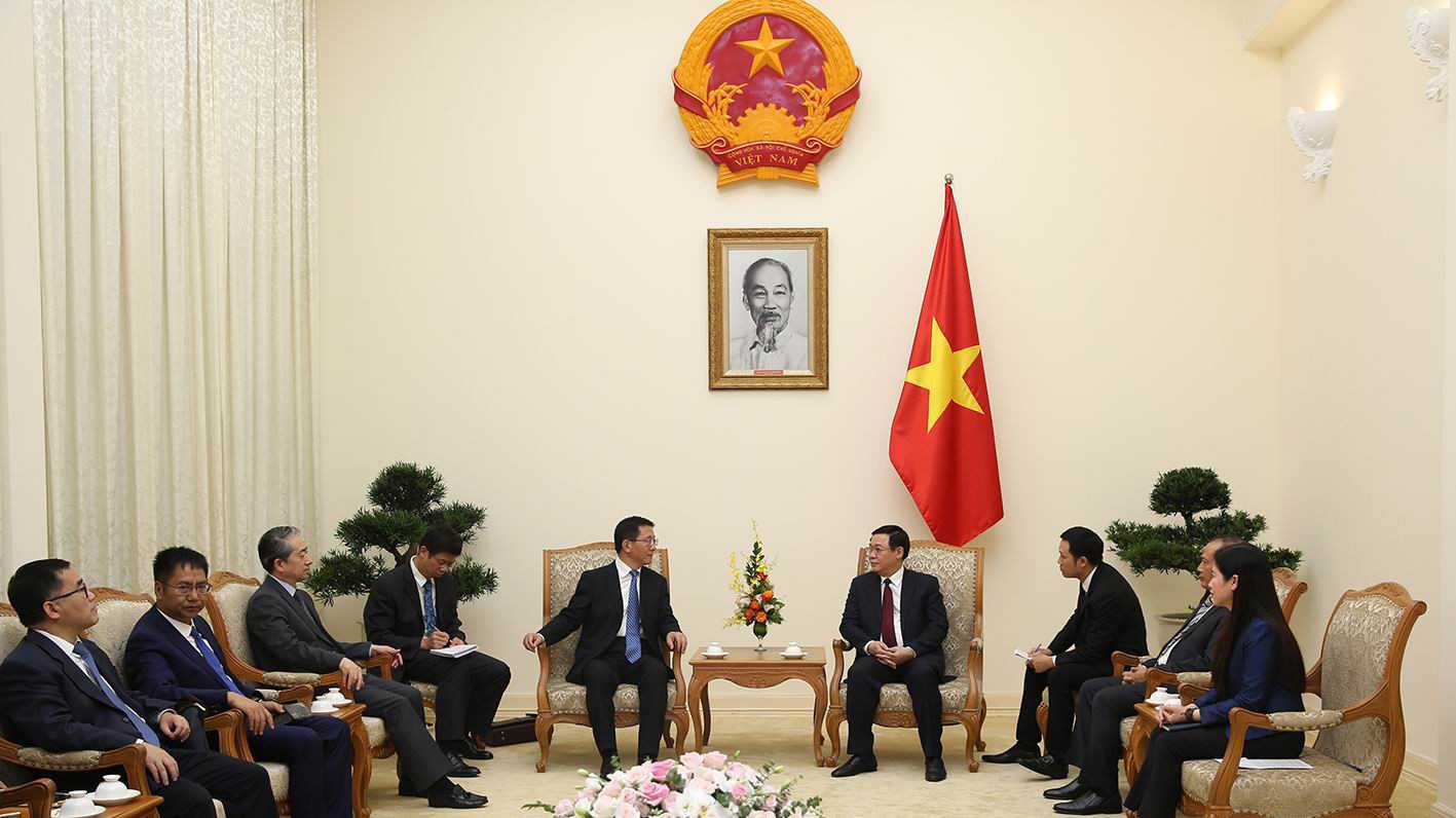 Phó Thủ tướng Vương Đình Huệ đã có buổi tiếp Phó Bí thư Tỉnh uỷ tỉnh Vân Nam (Trung Quốc) Vương Dư Ba chiều ngày 23/10 - Ảnh: VGP.