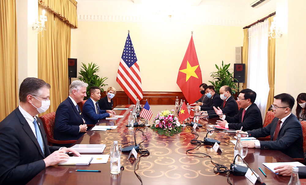 Ông O'Brien khẳng định Mỹ ủng hộ Việt Nam mạnh mẽ, độc lập, thịnh vượng, đóng vai trò ngày càng quan trọng tại khu vực, đồng thời cam kết duy trì quan hệ ổn định và sẽ tiếp tục hợp tác với Việt Nam thúc đẩy quan hệ hai nước tiến triển thực chất, đi vào chiều sâu, hiệu quả, bền vững, đóng góp tích cực cho an ninh, hòa bình, hợp tác và phát triển tại khu vực và trên thế giới - Ảnh: VGP