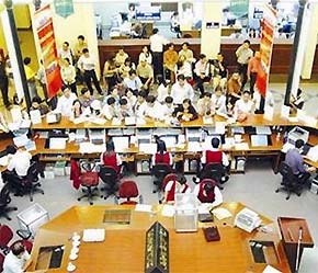 Nhiều nhà đầu tư tăng bán ra trong phiên này - Ảnh: TTXVN.