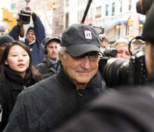 Ông Bernard Madoff trong một lần xuất hiện công khai cách đây 1 tuần - Ảnh: AFP.