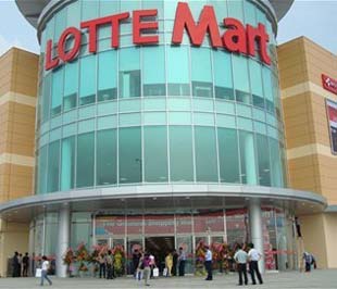 Siêu thị Lotte Mart được các chuyên gia xếp vào loại hình trung tâm mua sắm - Ảnh: Quốc Hùng.
