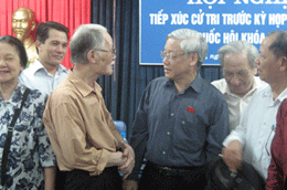 Chủ tịch Quốc hội Nguyễn Phú Trọng tiếp xúc cử tri Hà Nội - Ảnh: VOV.