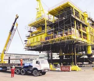 Kết thúc ngày giao dịch 5/8, giá cổ phiếu PVS ở mức 44.300 đồng, tăng 62,86% so với đầu tháng 7/2008 nhưng thấp hơn 62% so với đầu năm nay.