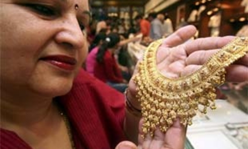 Giá vàng “đứt phanh”, giá dầu tăng mạnh