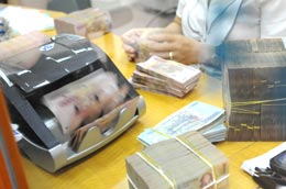 Theo dự thảo Luật Các tổ chức tín dụng sửa đổi, ngân hàng thương mại, chi nhánh ngân hàng nước ngoài không được cấp tín dụng để đầu tư, kinh doanh cổ phiếu - Ảnh: Quang Liên.