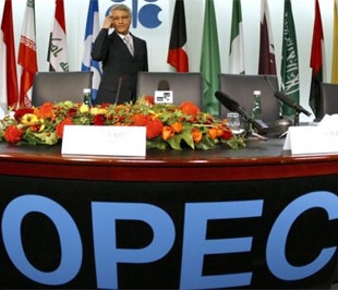 Chủ tịch OPEC, ông Chakib Khelil, cho biết, mức giới hạn sản lượng mới sẽ có hiệu lực trong vòng 40 ngày tới.