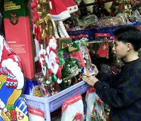 Mùa mua sắm dịp cuối năm đang đến - Ảnh: Việt Tuấn.