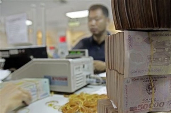 Kể từ ngày 1/12/2009 đến nay (5 tháng liên tiếp), lãi suất cơ bản bằng VND liên tục được duy trì ổn định - Ảnh: Reuters.