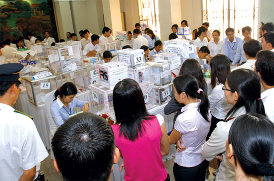 Những phiên đấu giá sôi động như thế này không biết khi nào mới trở lại