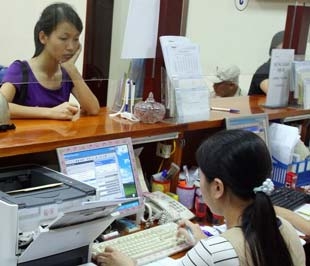 Cơn bão lạm phát 2008 cũng là thách thức nghiệt ngã trong chuyến ra biển lớn đầu tiên của hệ thống ngân hàng Việt Nam, và đã có nhiều tổn thương về nguồn tài lực và nhân lực - Ảnh: Việt Tuấn.