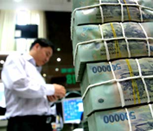 Ngân hàng Nhà nước tiếp tục hỗ trợ các ngân hàng thương mại bù đắp chi phí đầu vào thông qua việc tiếp tục tăng lãi suất tiền gửi dự trữ bắt buộc - Ảnh: TN.