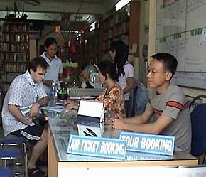 Có khách hàng đã phải đến các công ty du lịch đặt tour trước 2 tháng.