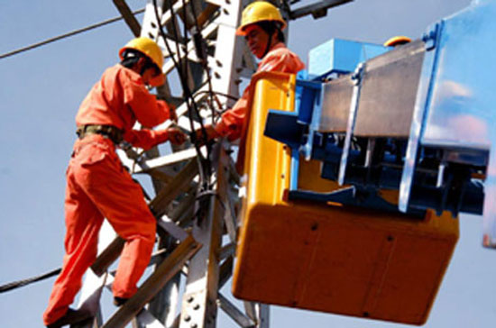  Đại biểu Huỳnh Ngọc Đáng nhấn mạnh, hơn 10 năm qua năm nào cũng thiếu điện, cử tri nói “các vị đừng tranh luận nữa, mà hãy làm đi cho dân nhờ”.