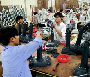 Giá trị sản xuất ngành công nghiệp cả năm 2009 có thể đạt 693,8 nghìn tỷ đồng - Ảnh: Việt Tuấn.