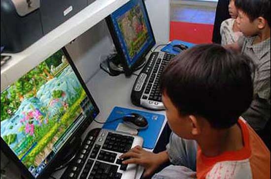 Tới ngày 30/8, Hà Nội vẫn còn 313 đại lý Internet gần trường học - Ảnh: NLĐ.