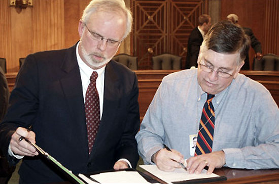 Ông David Bruce Shear (trái) sẽ là tân Đại sứ Mỹ ở Việt Nam - Ảnh: BBC.