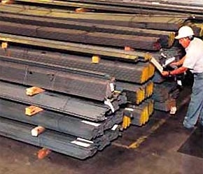 Các công ty sản xuất thép xây dựng trong nước cho biết từ nay đến cuối năm sẽ còn điều chỉnh tăng giá thêm nhiều đợt nữa.