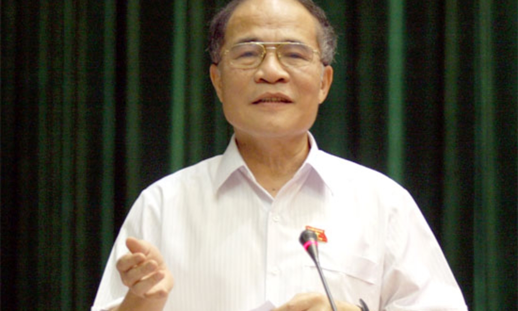 Phó thủ tướng Nguyễn Sinh Hùng trả lời chất vấn trước Quốc hội - Ảnh: Trần Thế Dũng.