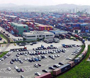 Trong 6 tháng đầu năm nay Trung Quốc đạt mức tăng trưởng mạnh nhất trong 13 năm qua và Ấn Độ cao nhất 18 năm trong lịch sử nước này.