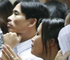 Cổ đông nội bộ phải có trách nhiệm công bố thông tin khi có ý định giao dịch cổ phiếu của tổ chức niêm yết, kể cả trường hợp chuyển nhượng không thông qua hệ thống giao dịch - Ảnh: Việt Tuấn.