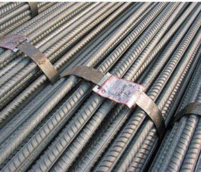 Giá thép trên thị trường hiện dao động ở mức 10.150 đồng đến 10.760 đồng/kg, tùy loại, tăng 600 đồng/kg so với tháng trước.