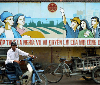 Dự luật quy định hạ mức thuế suất phổ thông từ 28% xuống 25%, đồng thời bỏ thu thuế bổ sung đối với thu nhập từ chuyển nhượng quyền sử dụng đất, chuyển quyền thuê đất.